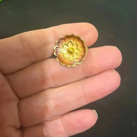 Vintage clip flower earrings - Picture 3 of 3